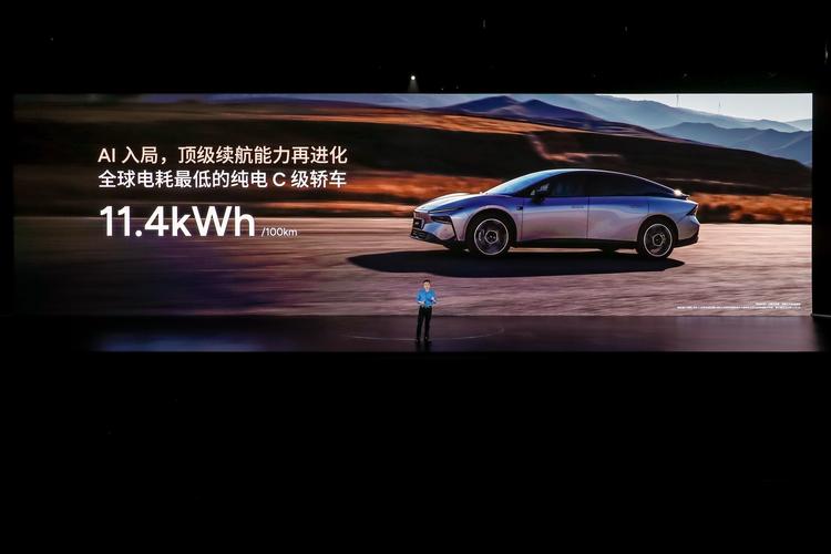 铃木汽车在印度的市场崛起,小鹏汽车的行业创新从产品到服务的变革